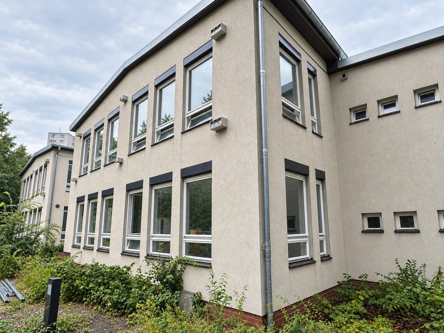 Sonnen-Grundschule Berlin: Akustikdecken im Trockenbau fertig — Bild 1